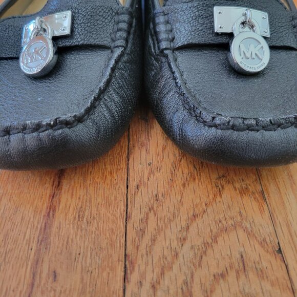 Michael Kors 8M Black Leather Loafers With Silver MK Logo Accent - Picture 5 of 11